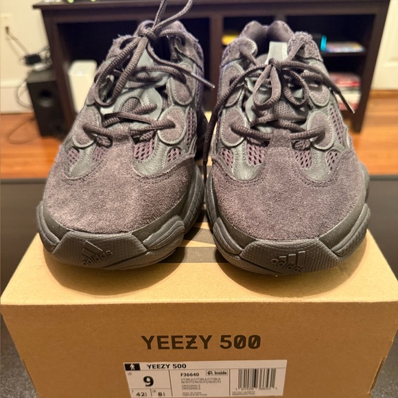 Yeezy 500 - Picture 4 of 5